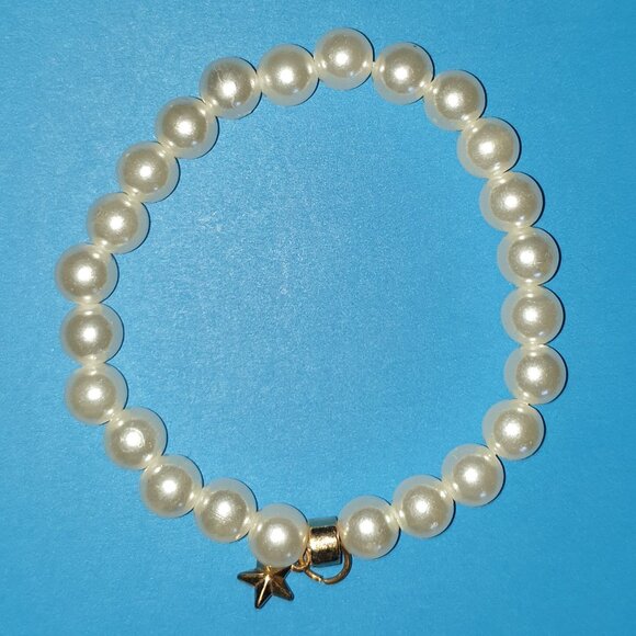 New Faux Pearl Elastic Bracelet with Gold-tone Star Charm - Picture 5 of 7